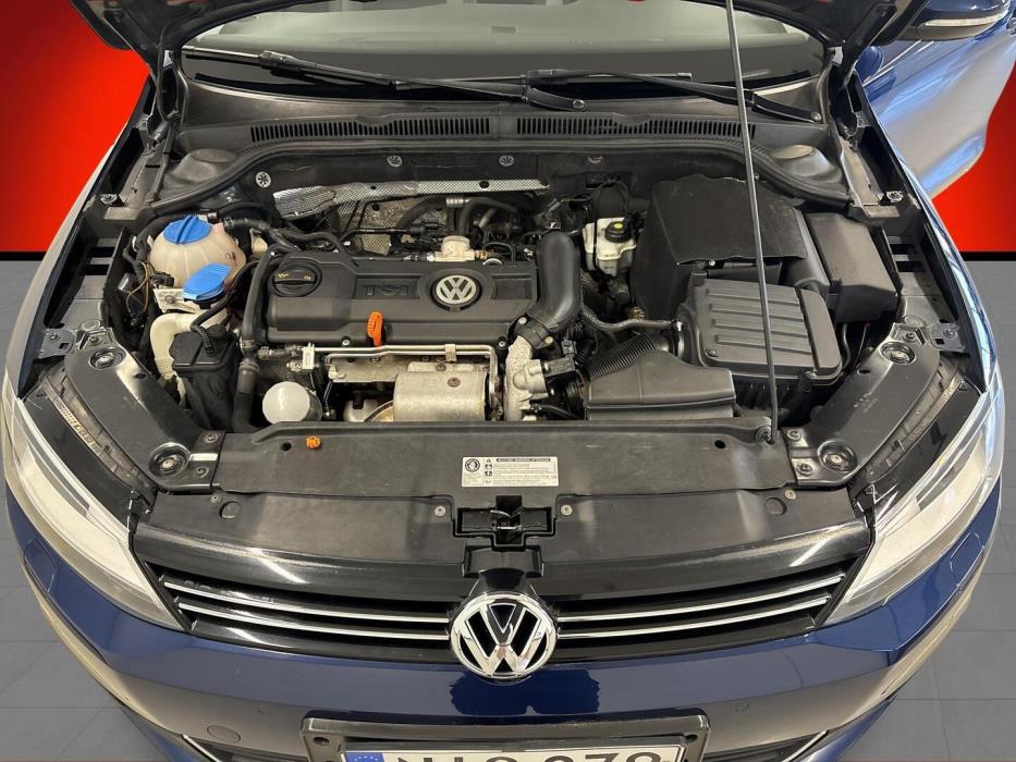 VOLKSWAGEN Jetta 2012