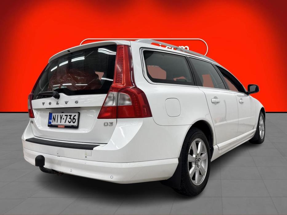 VOLVO V70 2013
