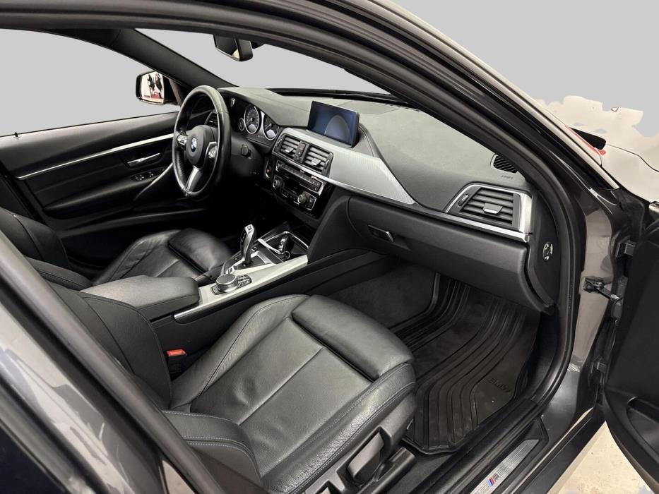 BMW 330 2018