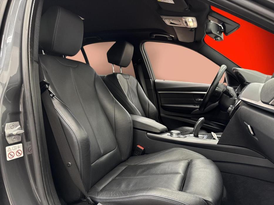 BMW 330 2018