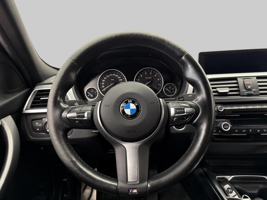 BMW 330 2018