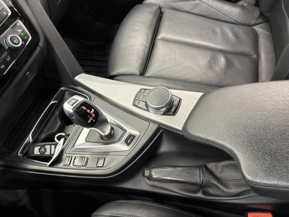 BMW 330 2018