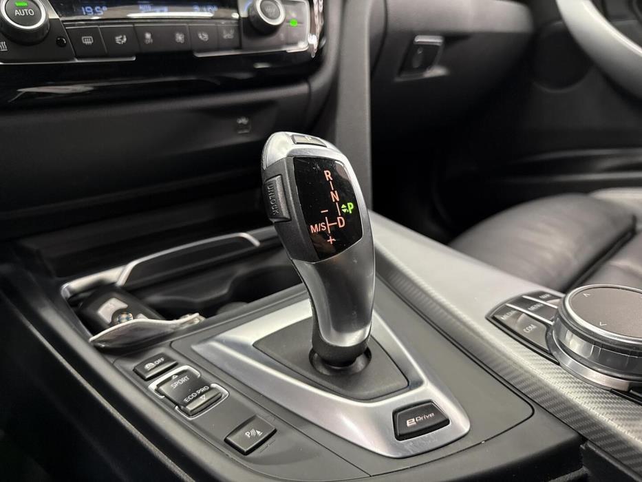 BMW 330 2018