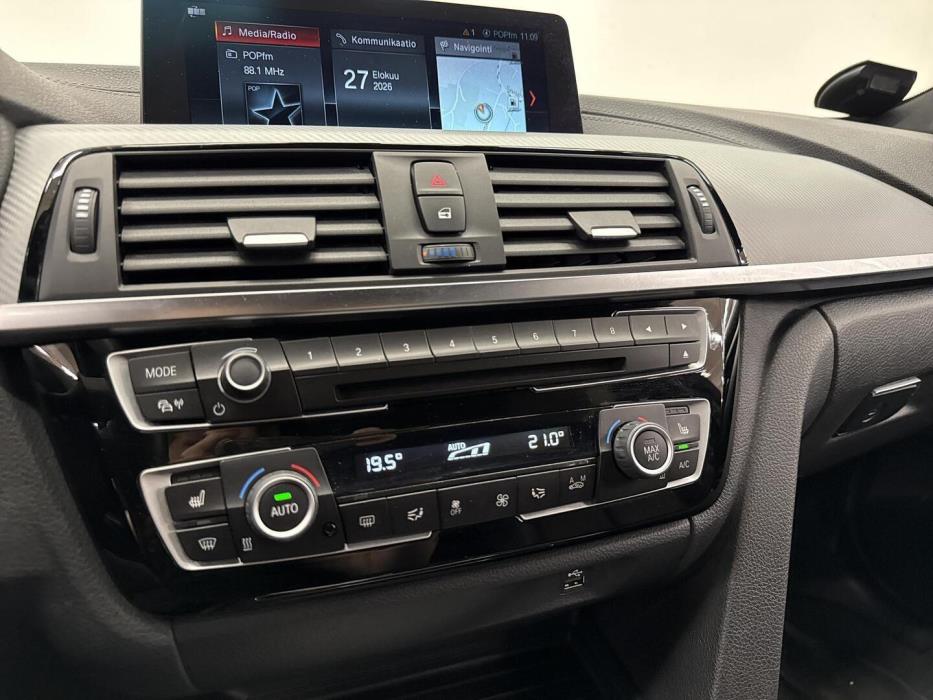 BMW 330 2018