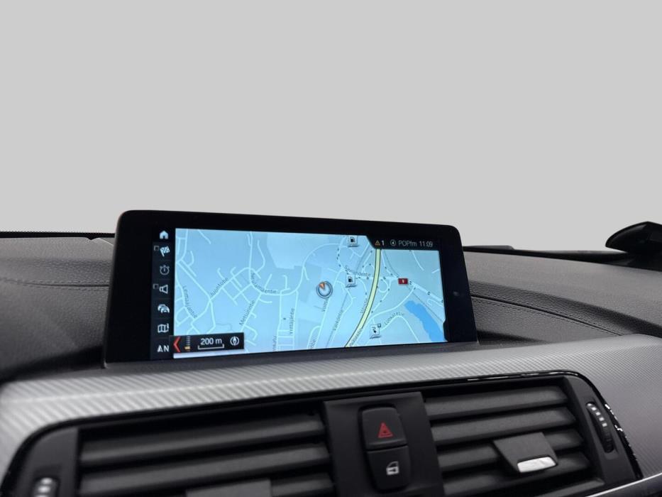 BMW 330 2018