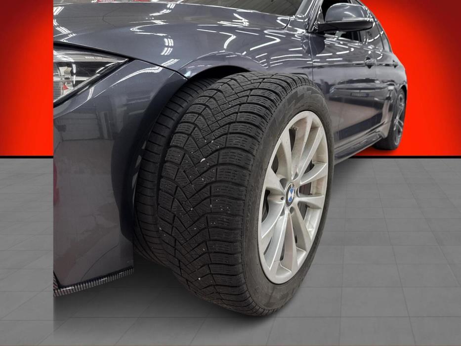 BMW 330 2018