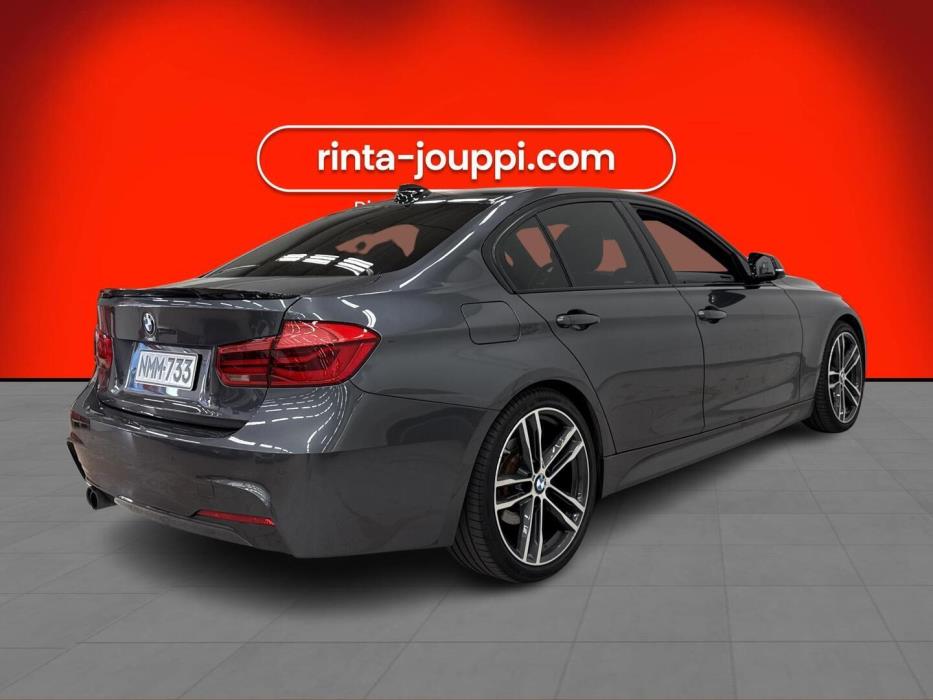BMW 330 2018