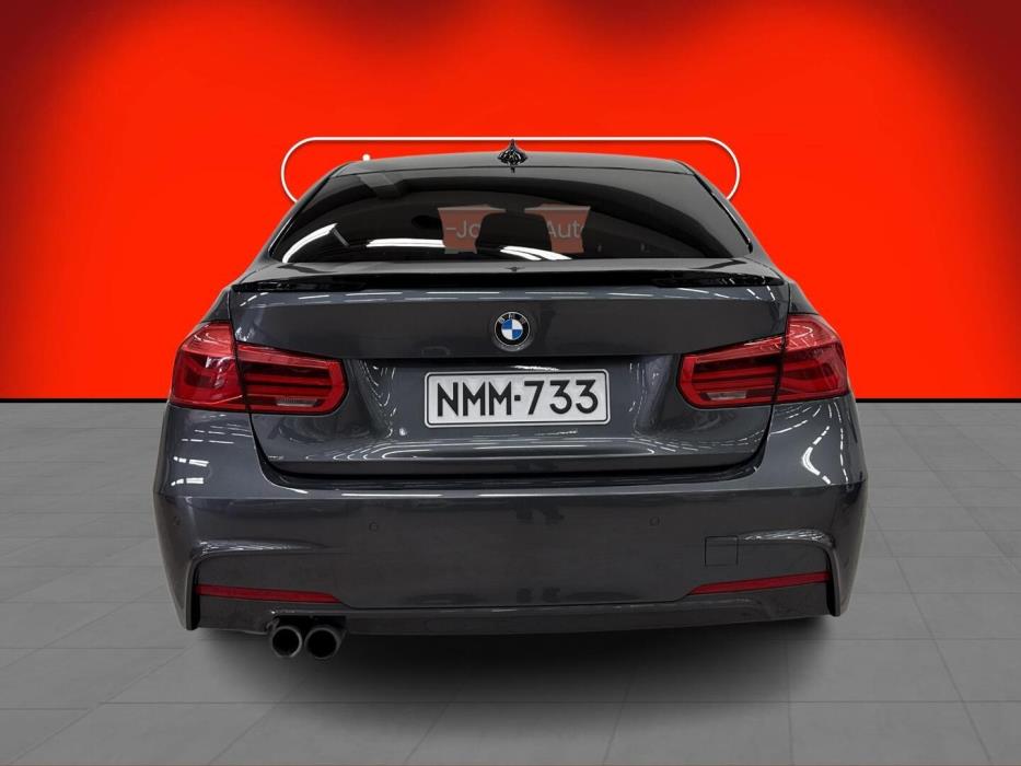 BMW 330 2018