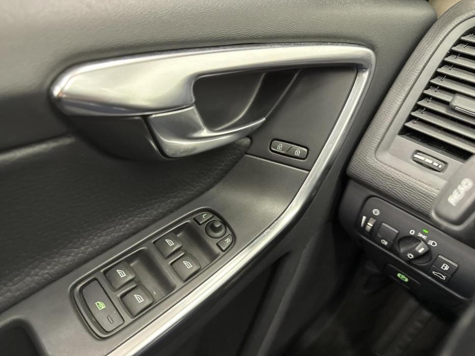 VOLVO XC60 2012