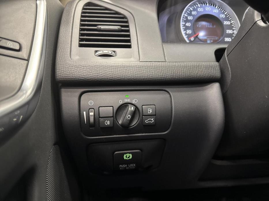VOLVO XC60 2012