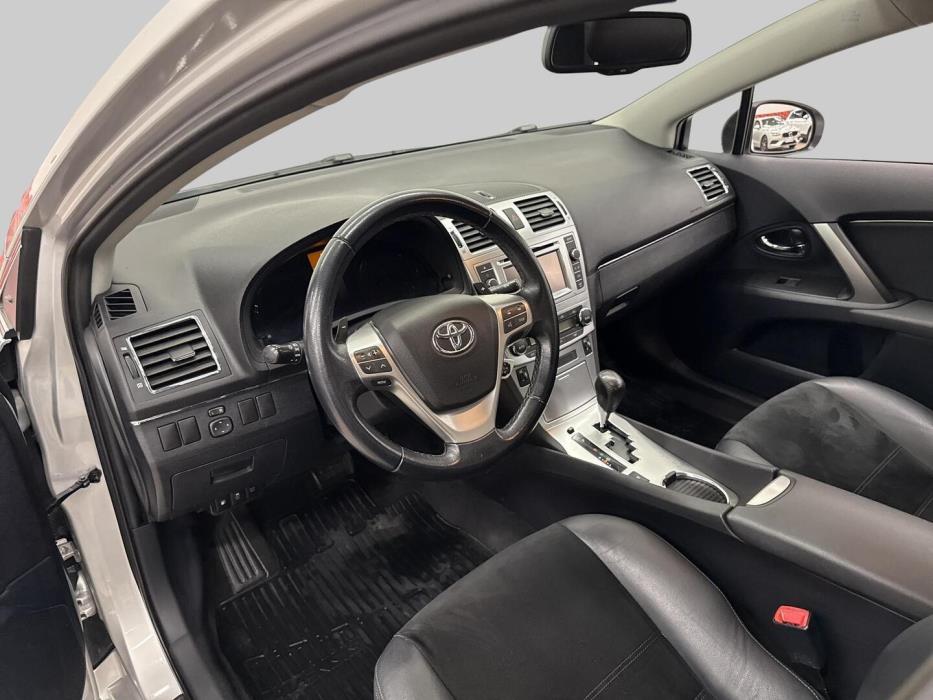 TOYOTA Avensis 2013