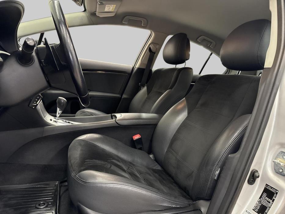 TOYOTA Avensis 2013