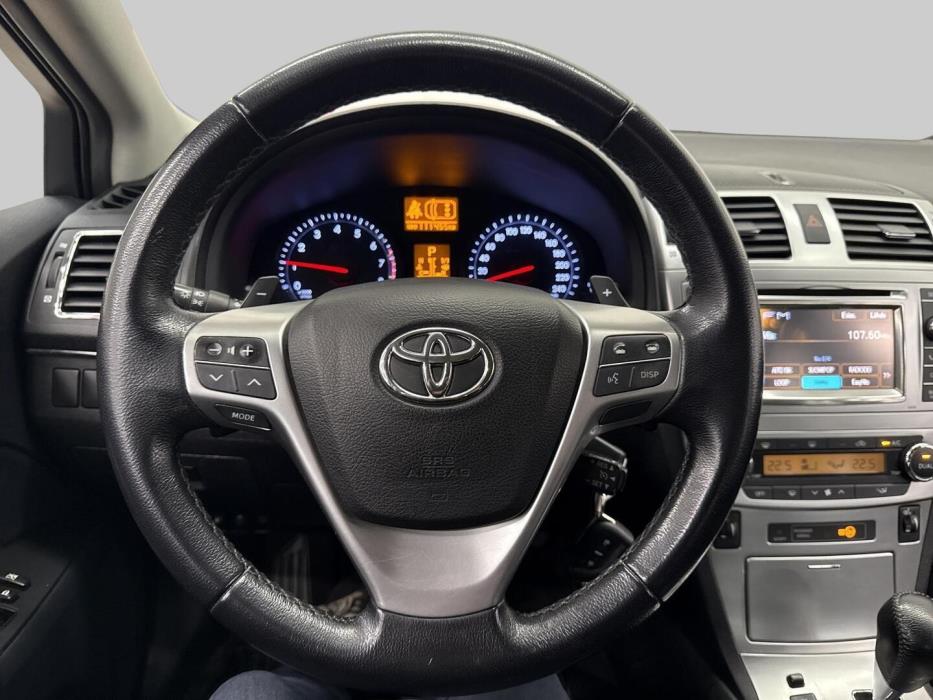 TOYOTA Avensis 2013