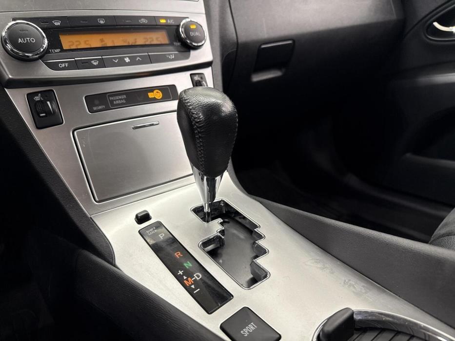 TOYOTA Avensis 2013