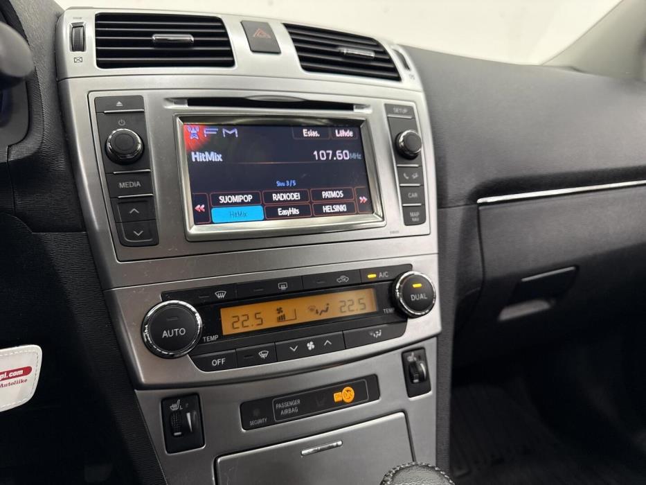 TOYOTA Avensis 2013