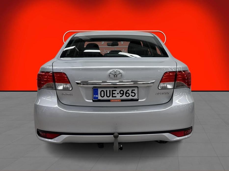 TOYOTA Avensis 2013