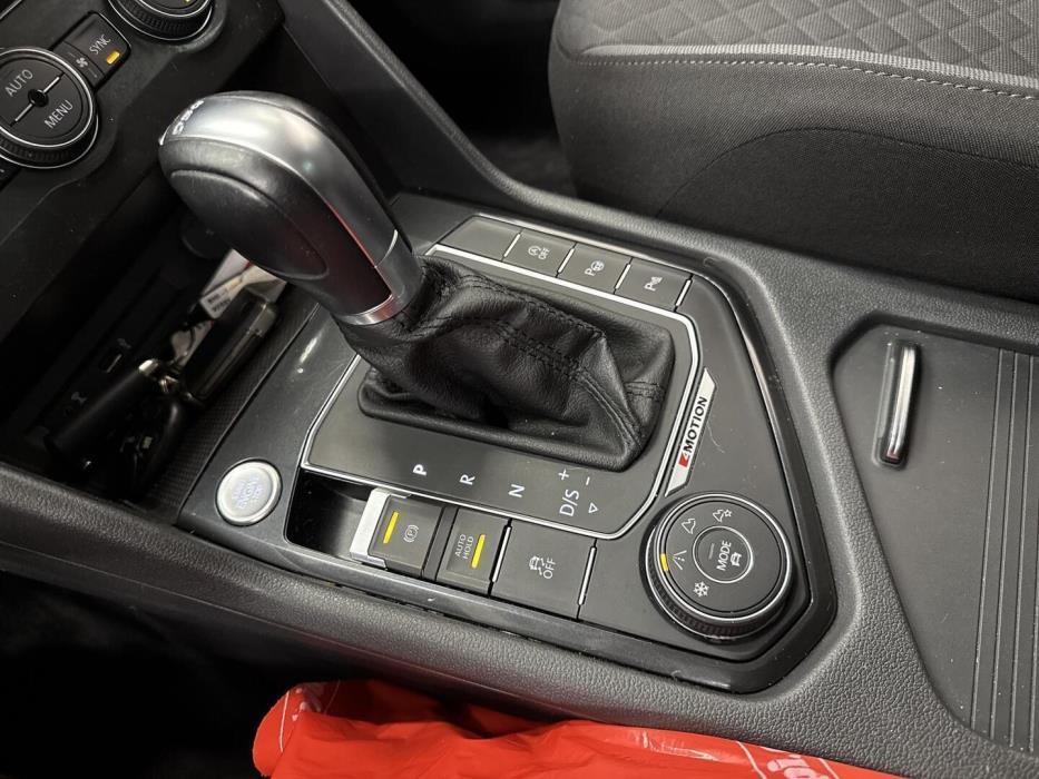 VOLKSWAGEN Tiguan 2016