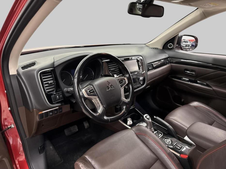 MITSUBISHI Outlander PHEV 2016