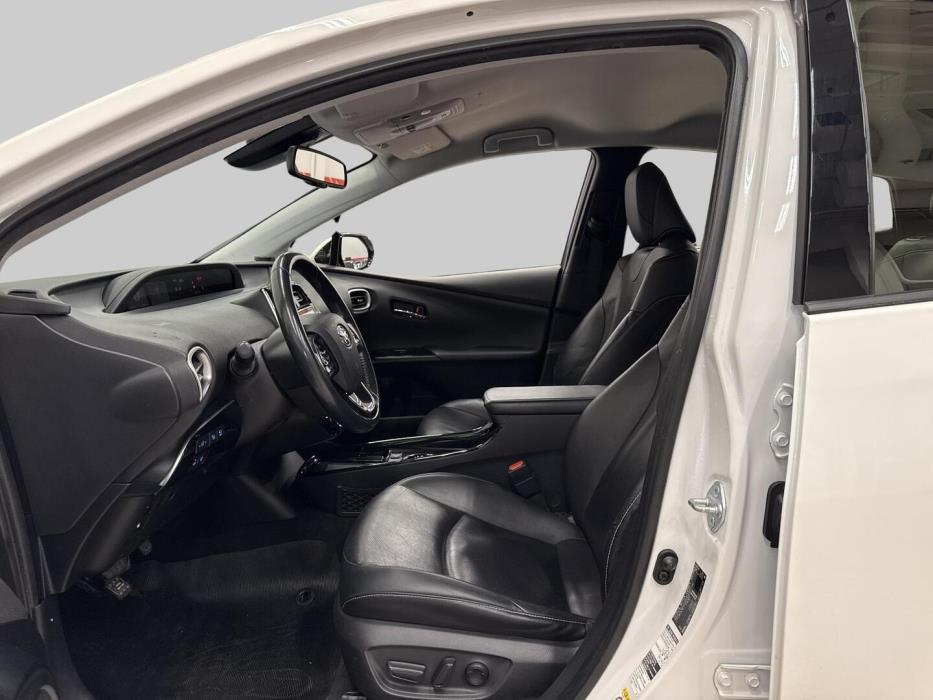 TOYOTA Prius Plug-in 2022