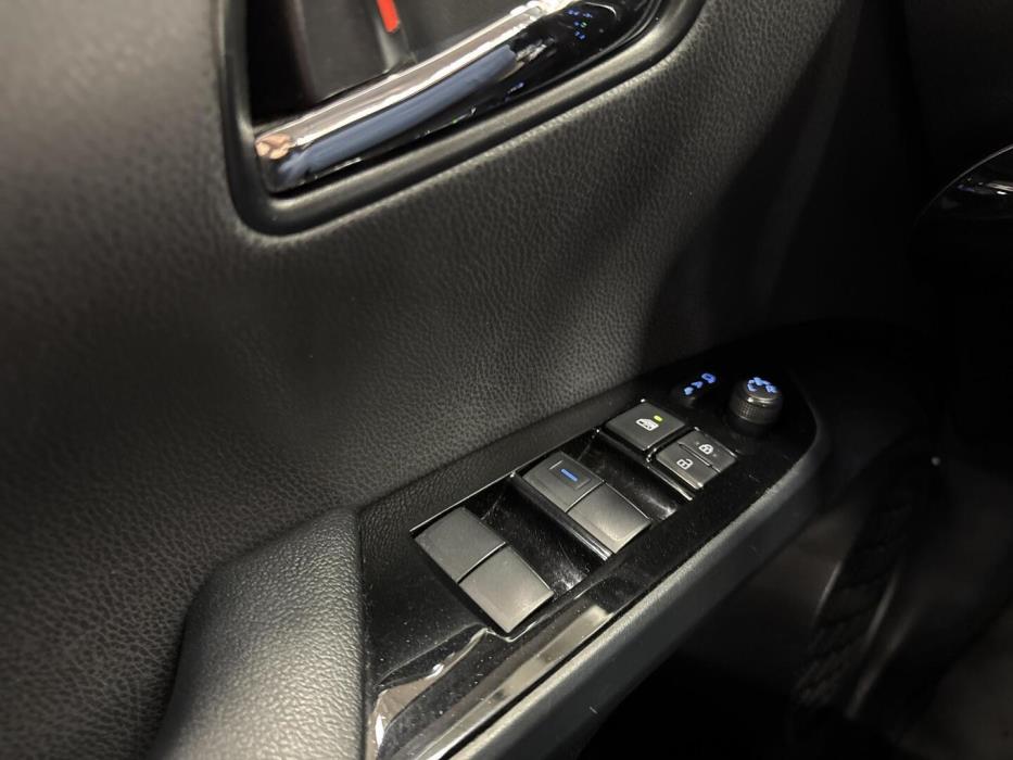 TOYOTA Prius Plug-in 2022