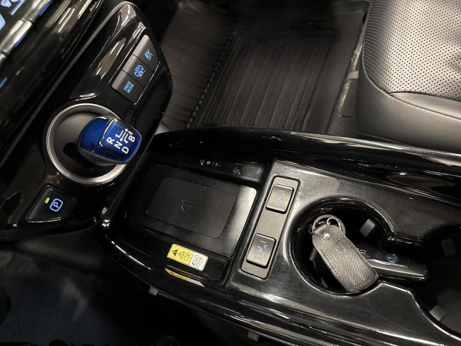 TOYOTA Prius Plug-in 2022