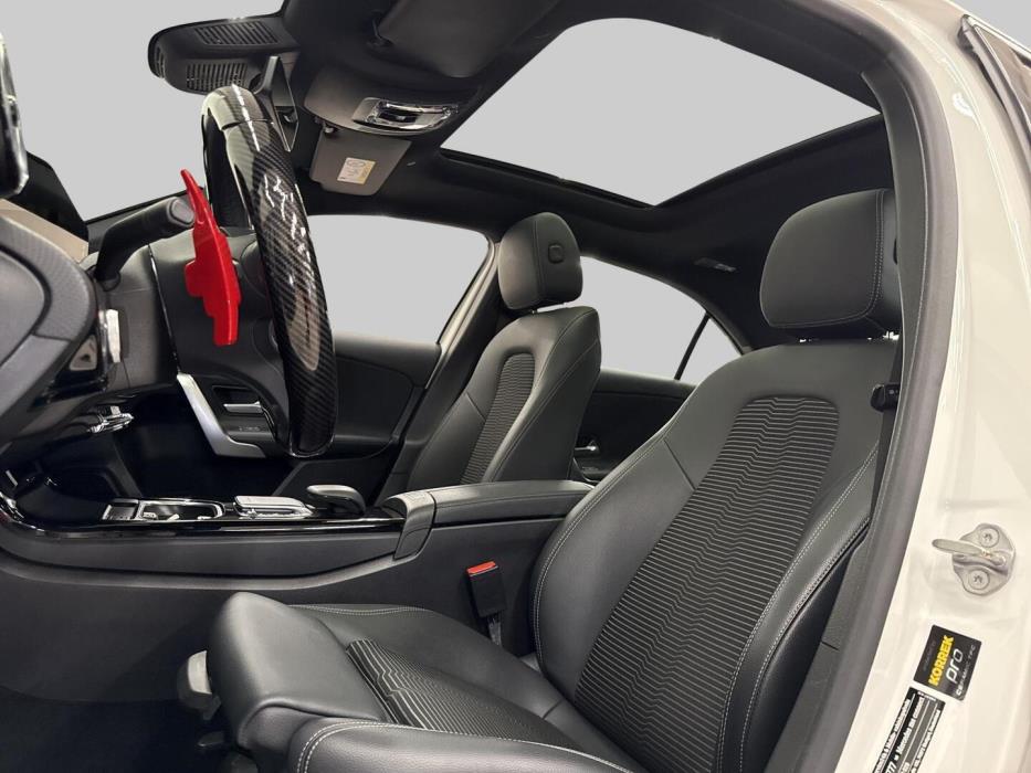 MERCEDES-BENZ A 2023