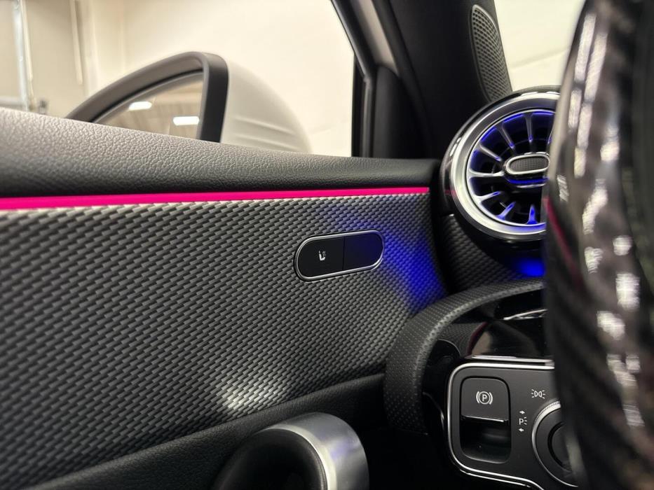 MERCEDES-BENZ A 2023