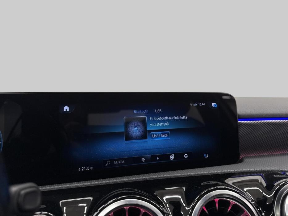 MERCEDES-BENZ A 2023