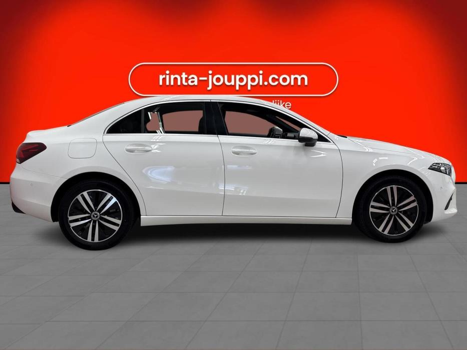 MERCEDES-BENZ A 2023