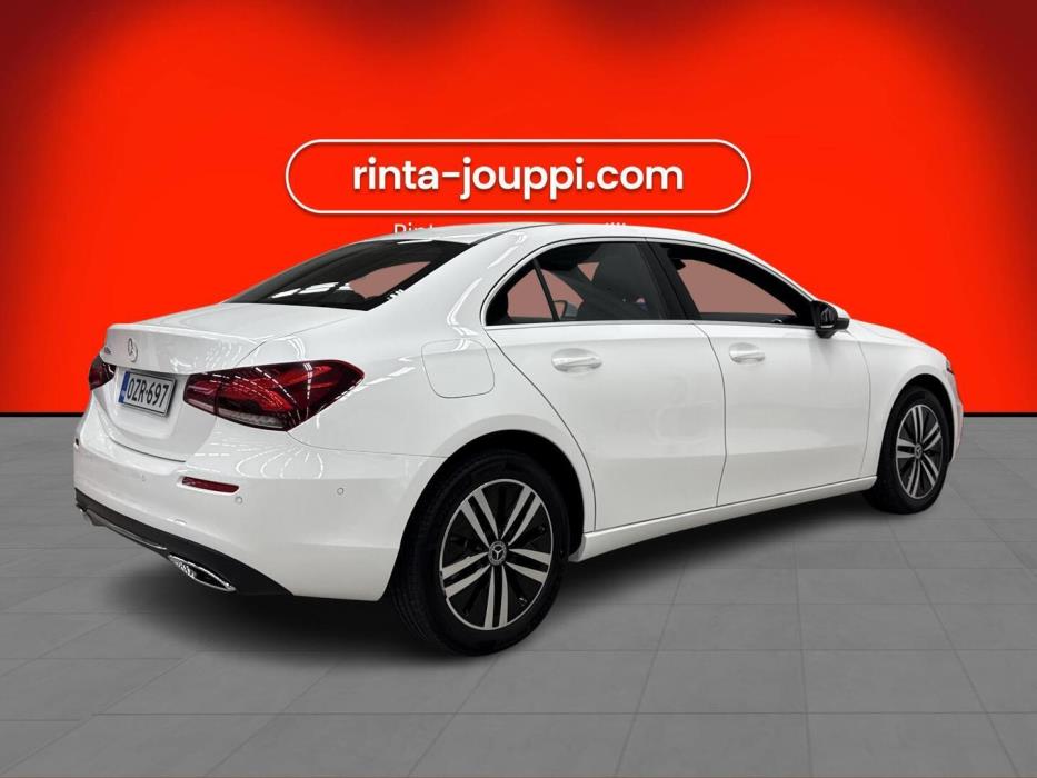 MERCEDES-BENZ A 2023