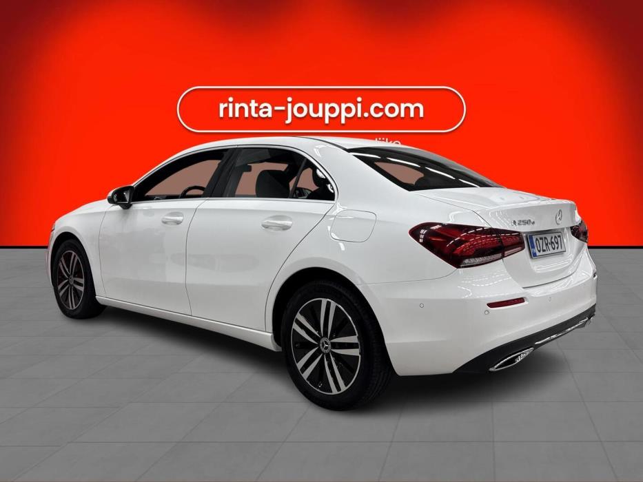 MERCEDES-BENZ A 2023
