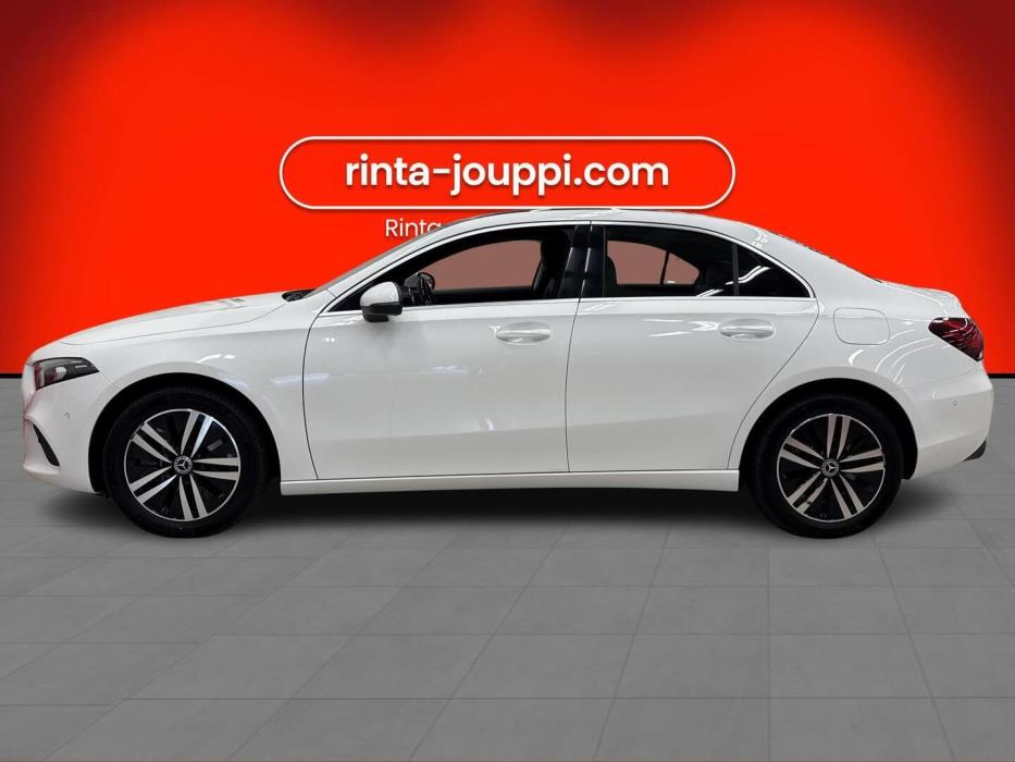 MERCEDES-BENZ A 2023