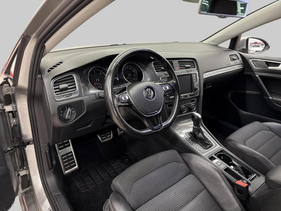 VOLKSWAGEN Golf 2016