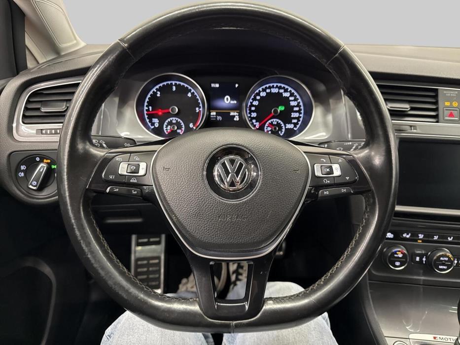 VOLKSWAGEN Golf 2016