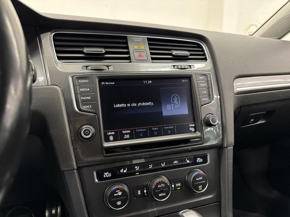 VOLKSWAGEN Golf 2016