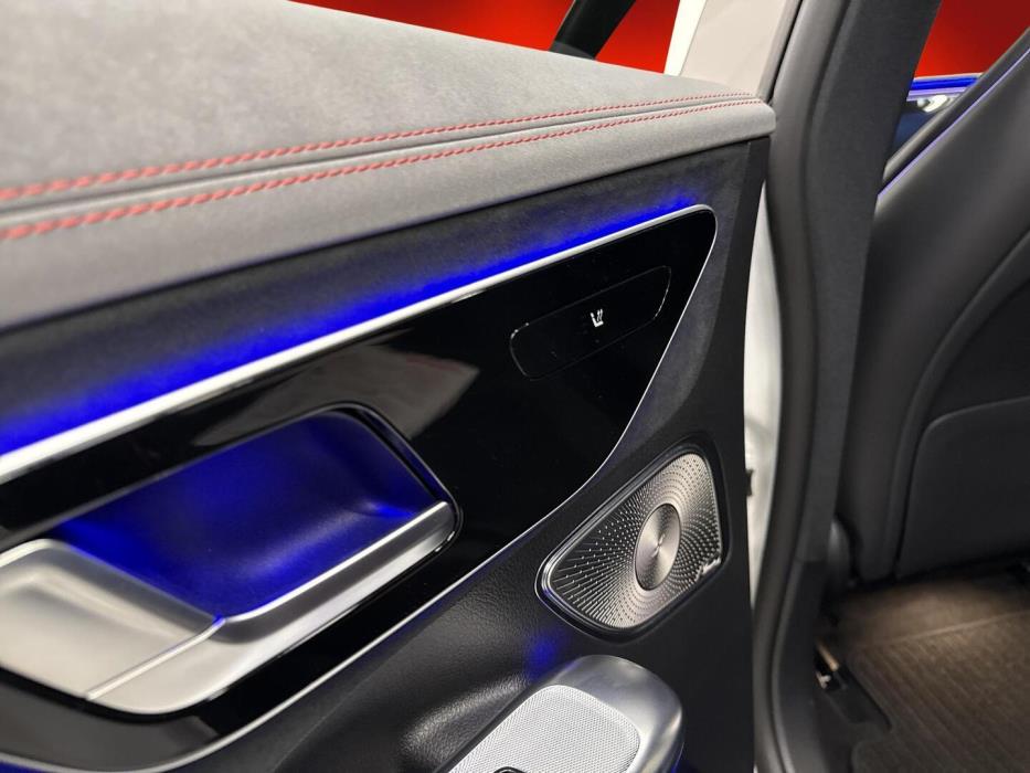 MERCEDES-BENZ EQE 2024