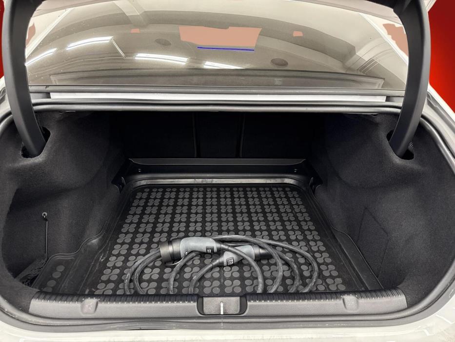 MERCEDES-BENZ EQE 2024