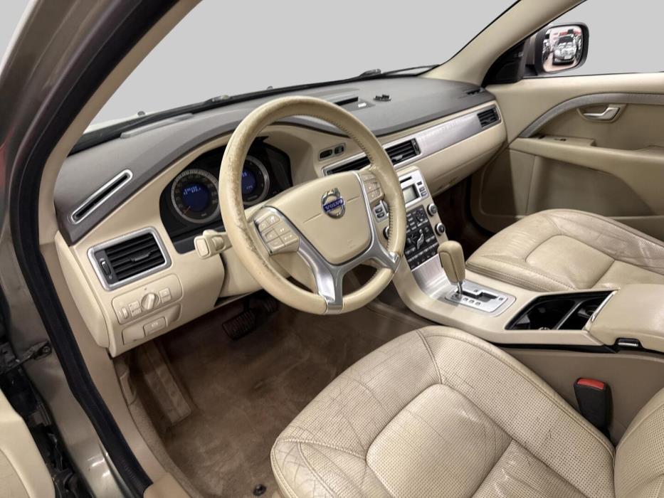 VOLVO XC70 2010