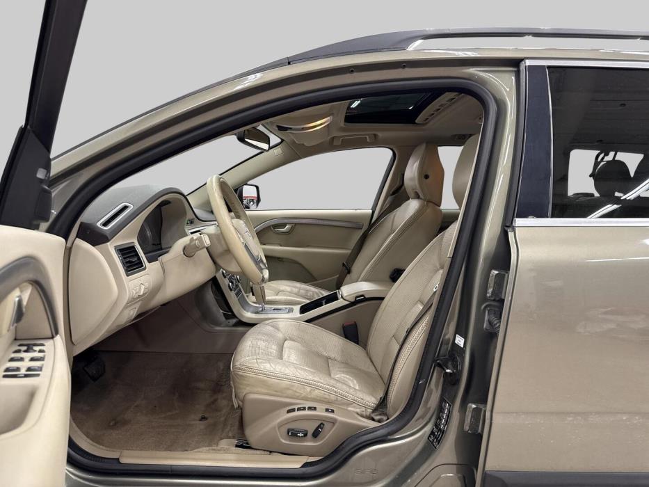 VOLVO XC70 2010