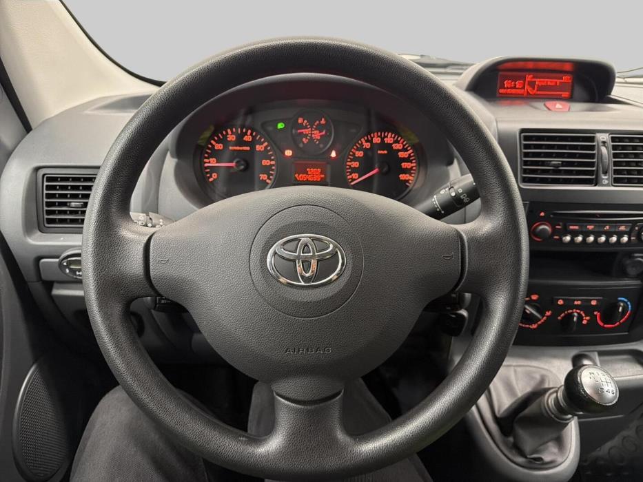 TOYOTA Proace 2013
