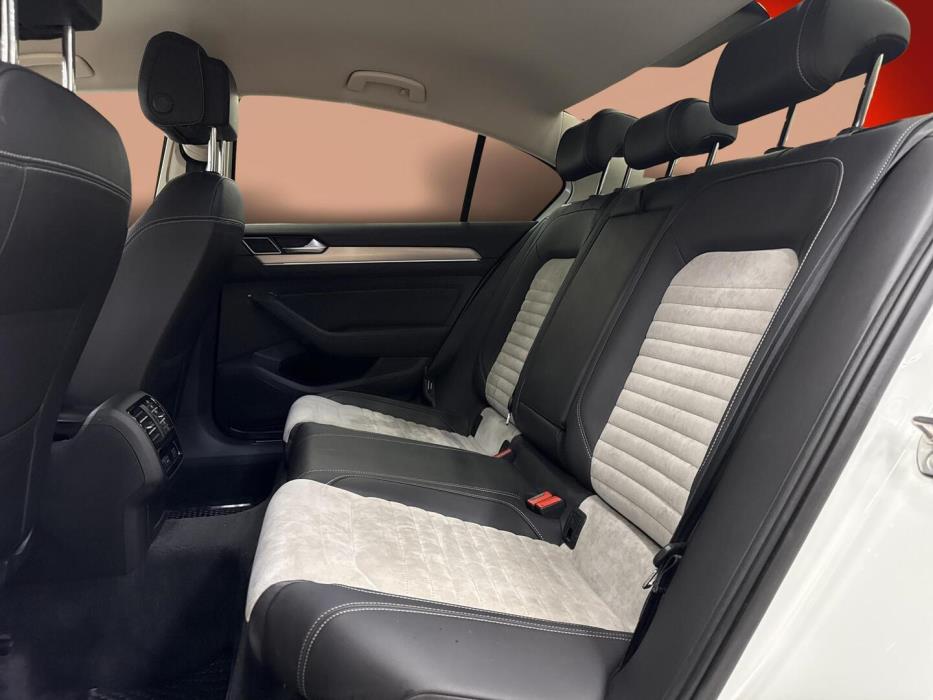 VOLKSWAGEN Passat 2017