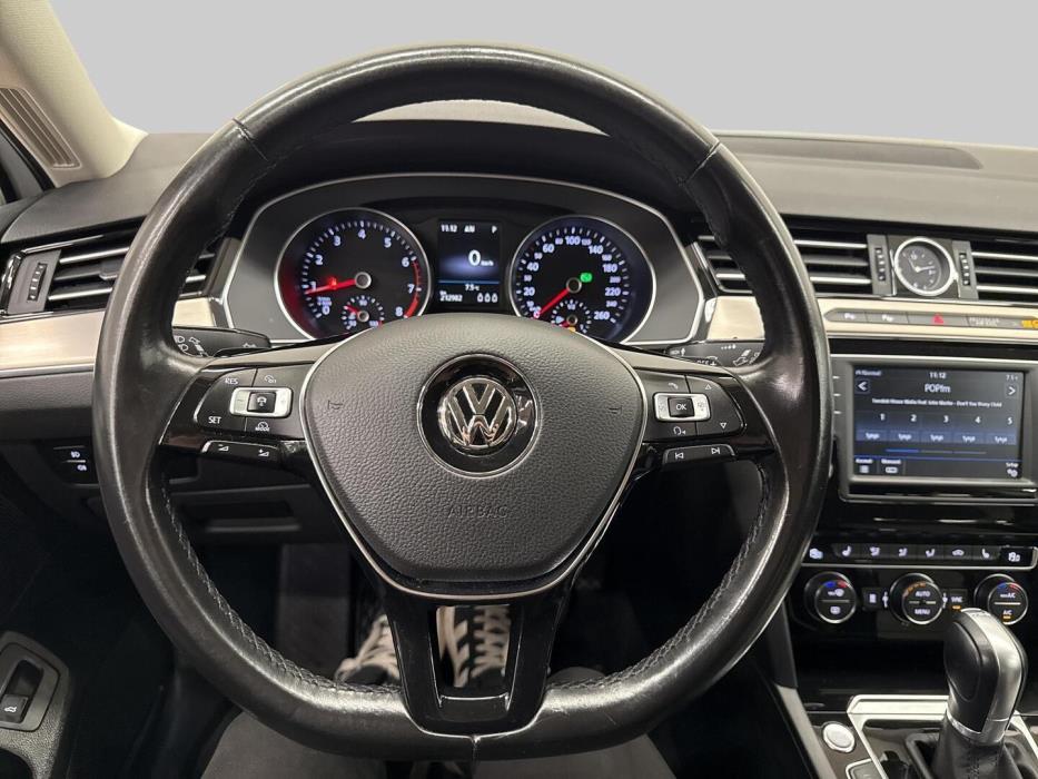 VOLKSWAGEN Passat 2017