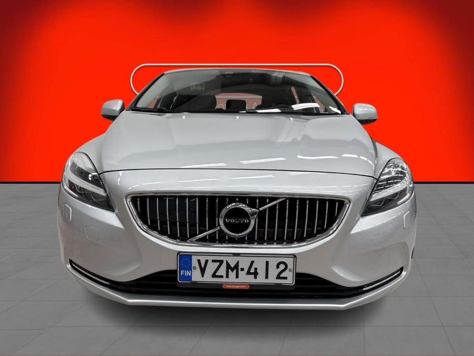 VOLVO V40 2018
