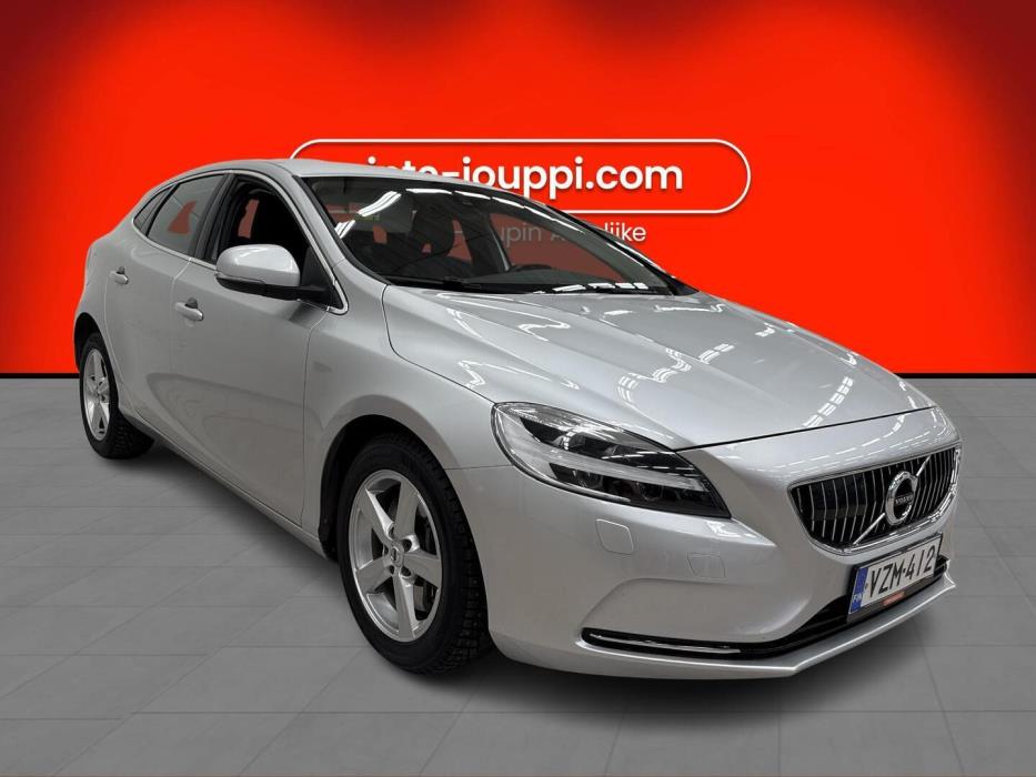 VOLVO V40 2018