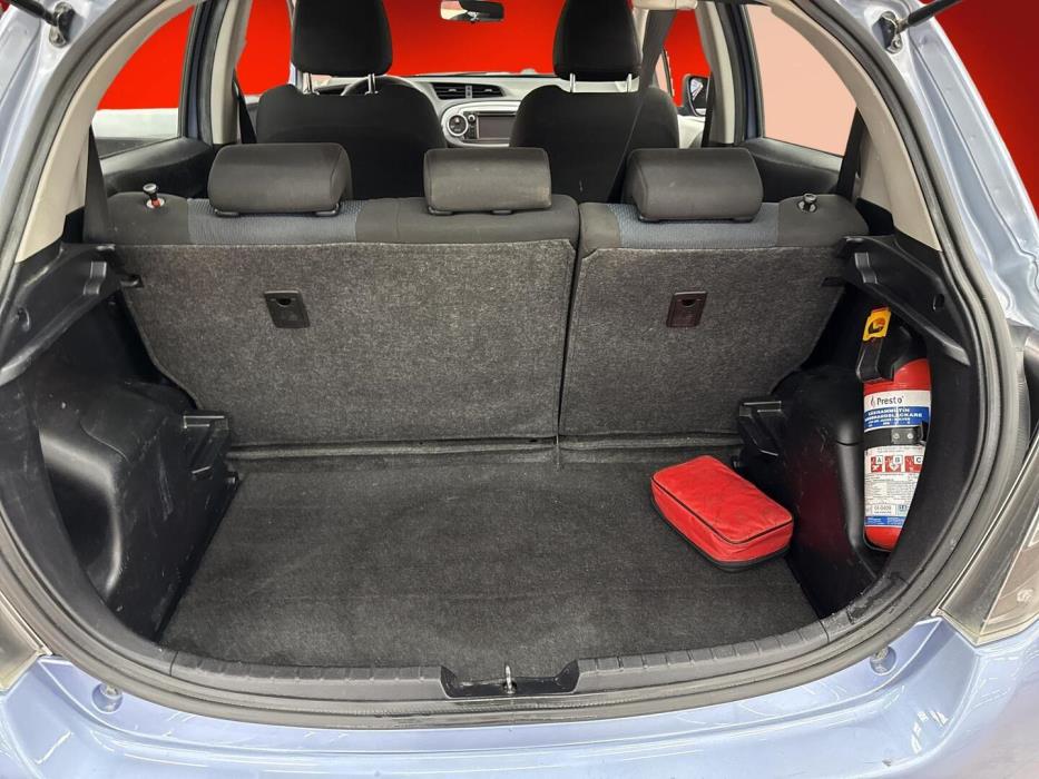 TOYOTA Yaris 2012
