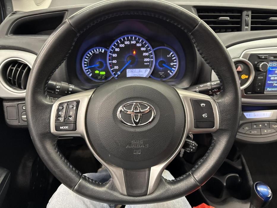 TOYOTA Yaris 2012