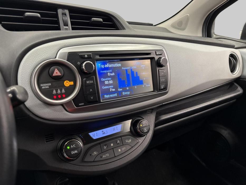 TOYOTA Yaris 2012