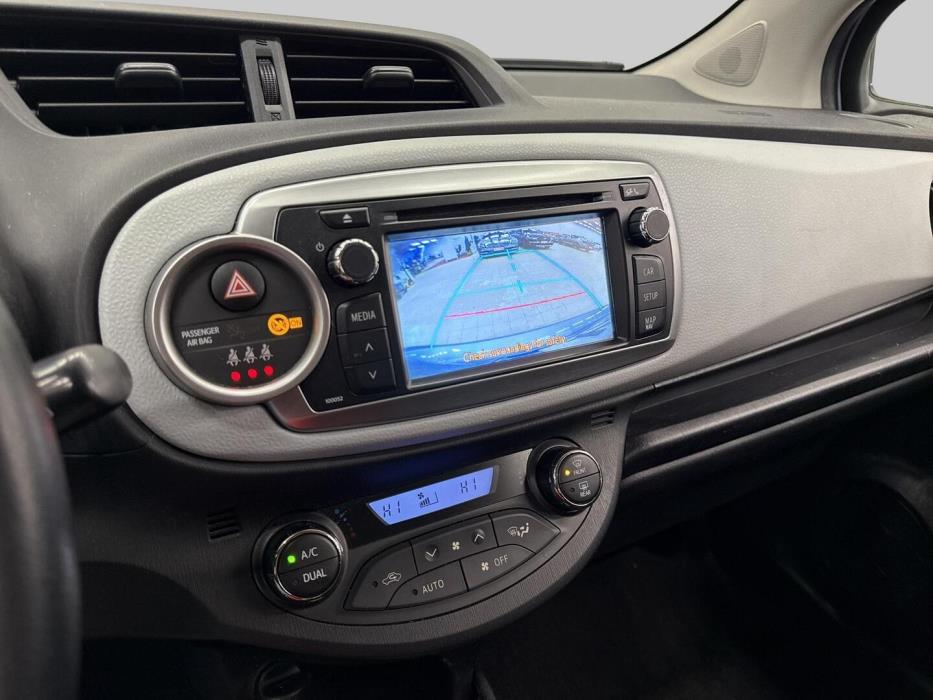 TOYOTA Yaris 2012