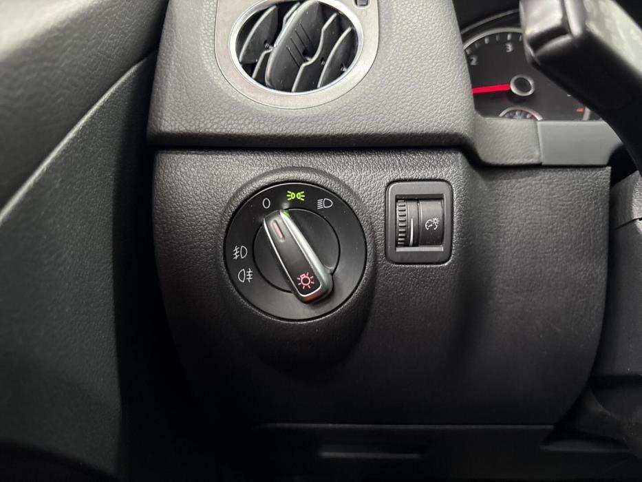 VOLKSWAGEN Tiguan 2011