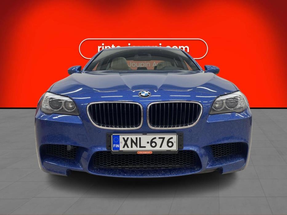 BMW M5 2011
